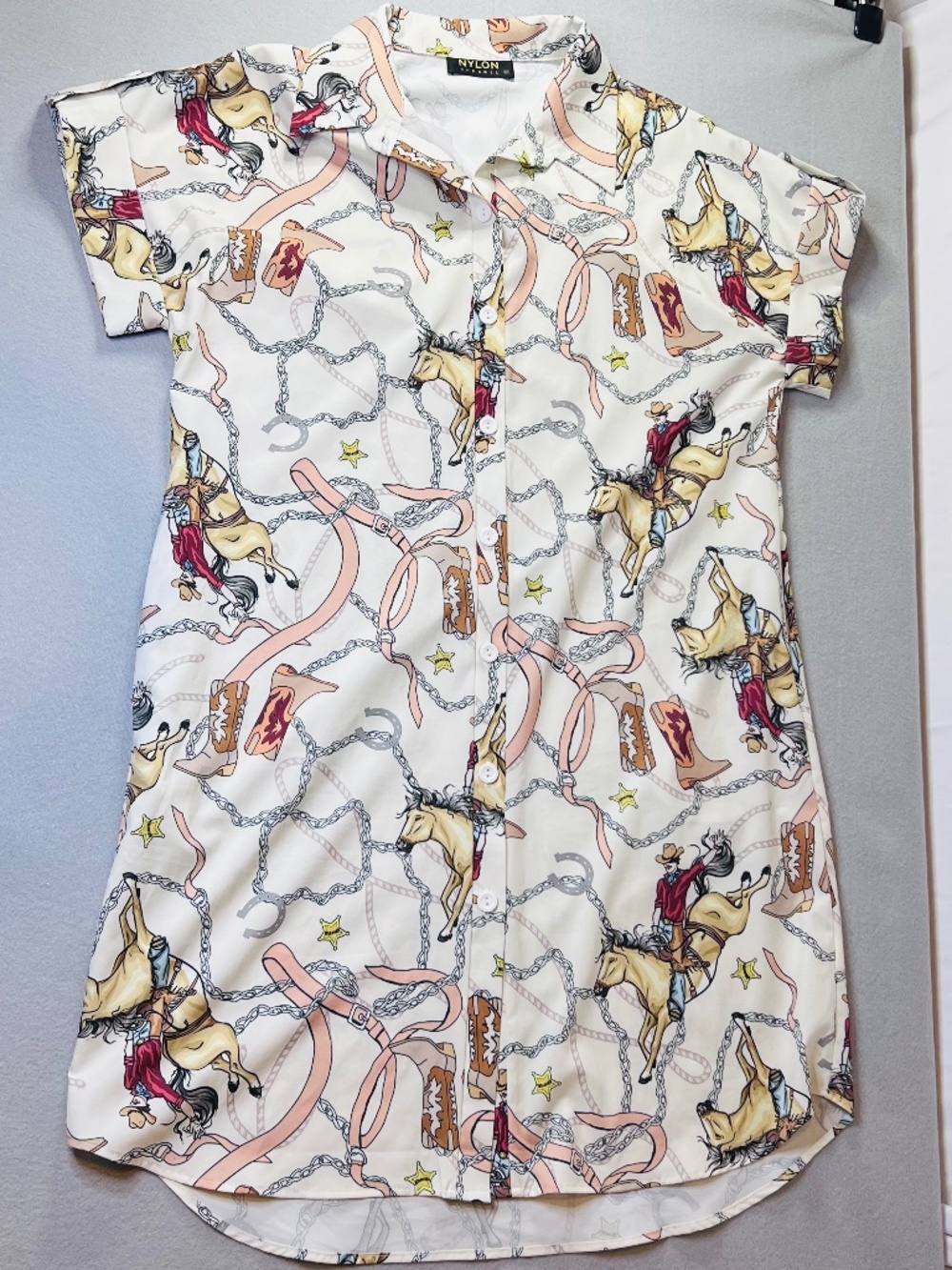 Nylon Apparel Women's Medium Cowboy Theme Button-Up Pocketed Dress. Cream Gray